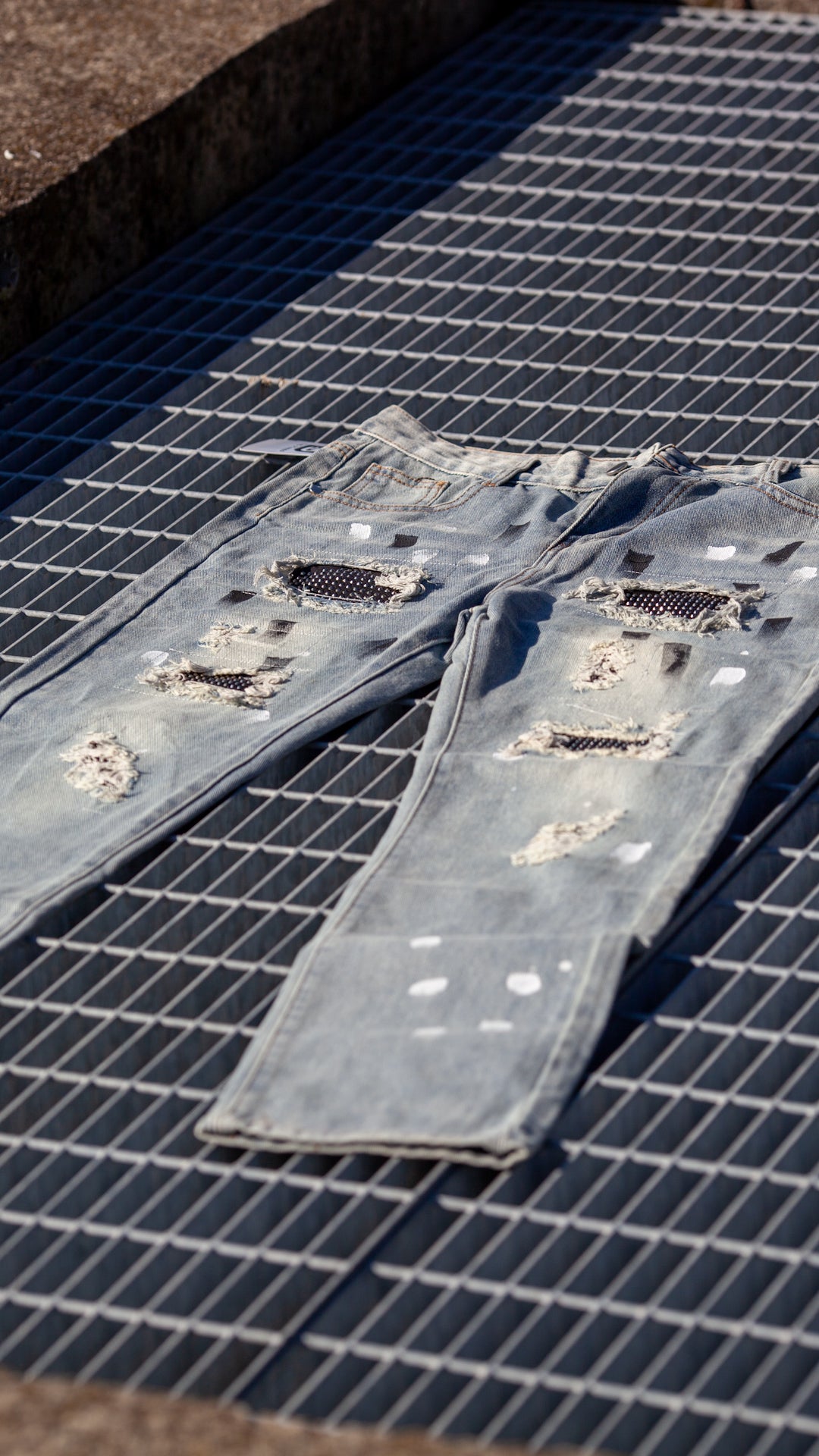 ECLIPSE SLIM JEANS