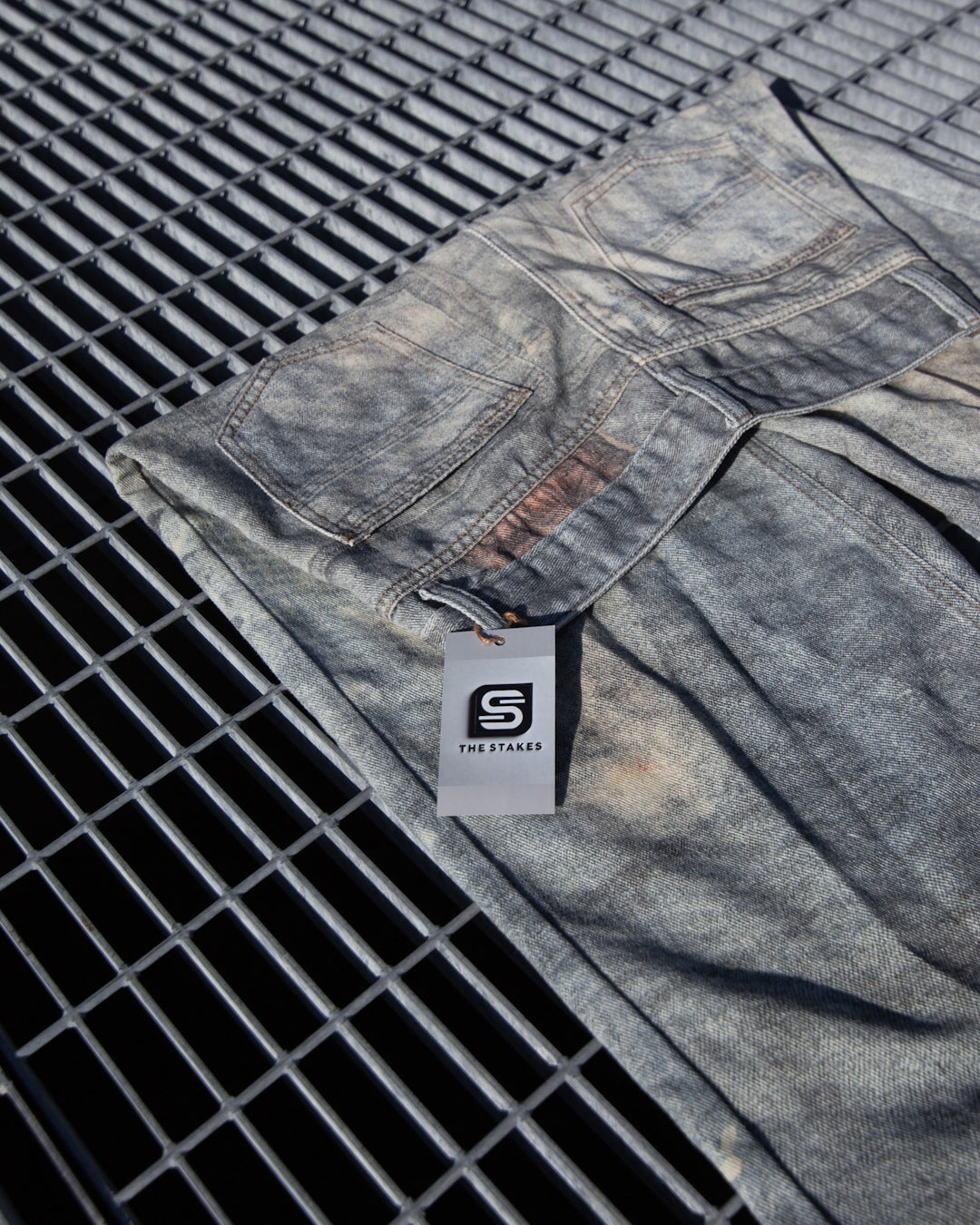 GREY SQUEEZE BAGGY JEANS