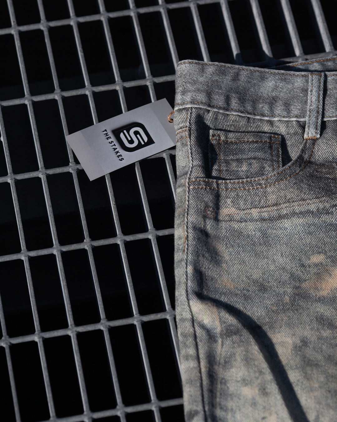 GREY SQUEEZE BAGGY JEANS