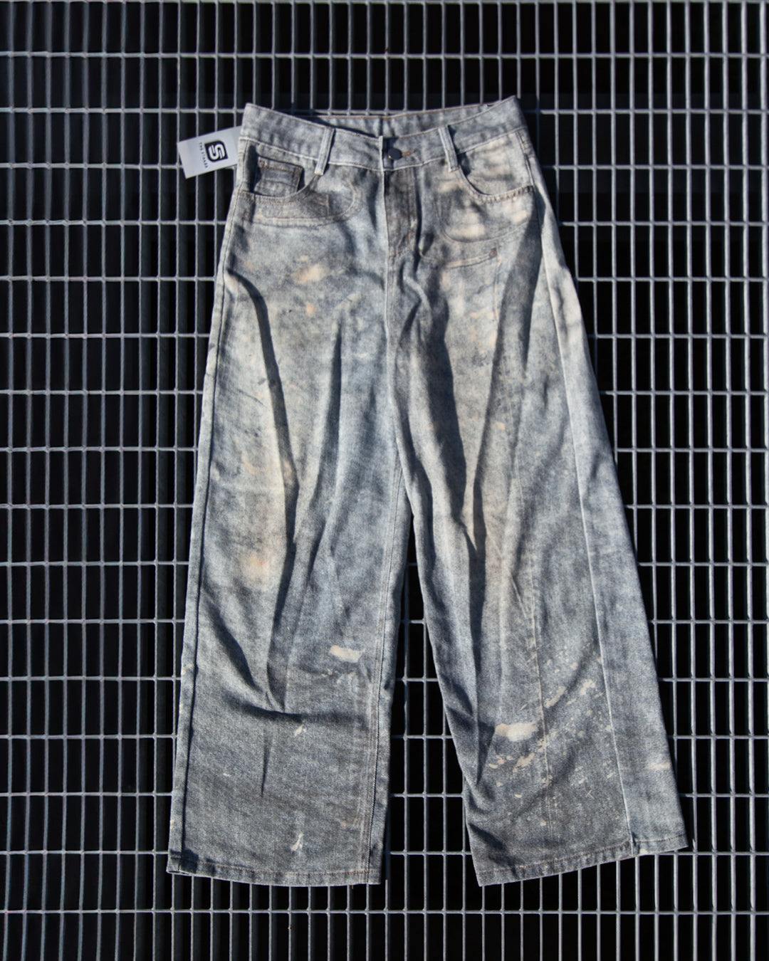 GREY SQUEEZE BAGGY JEANS