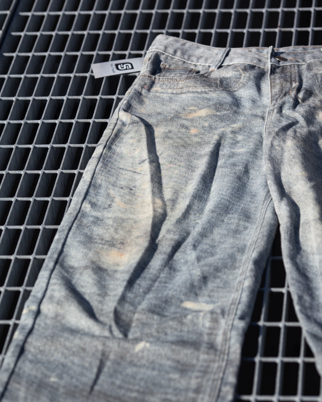 GREY SQUEEZE BAGGY JEANS