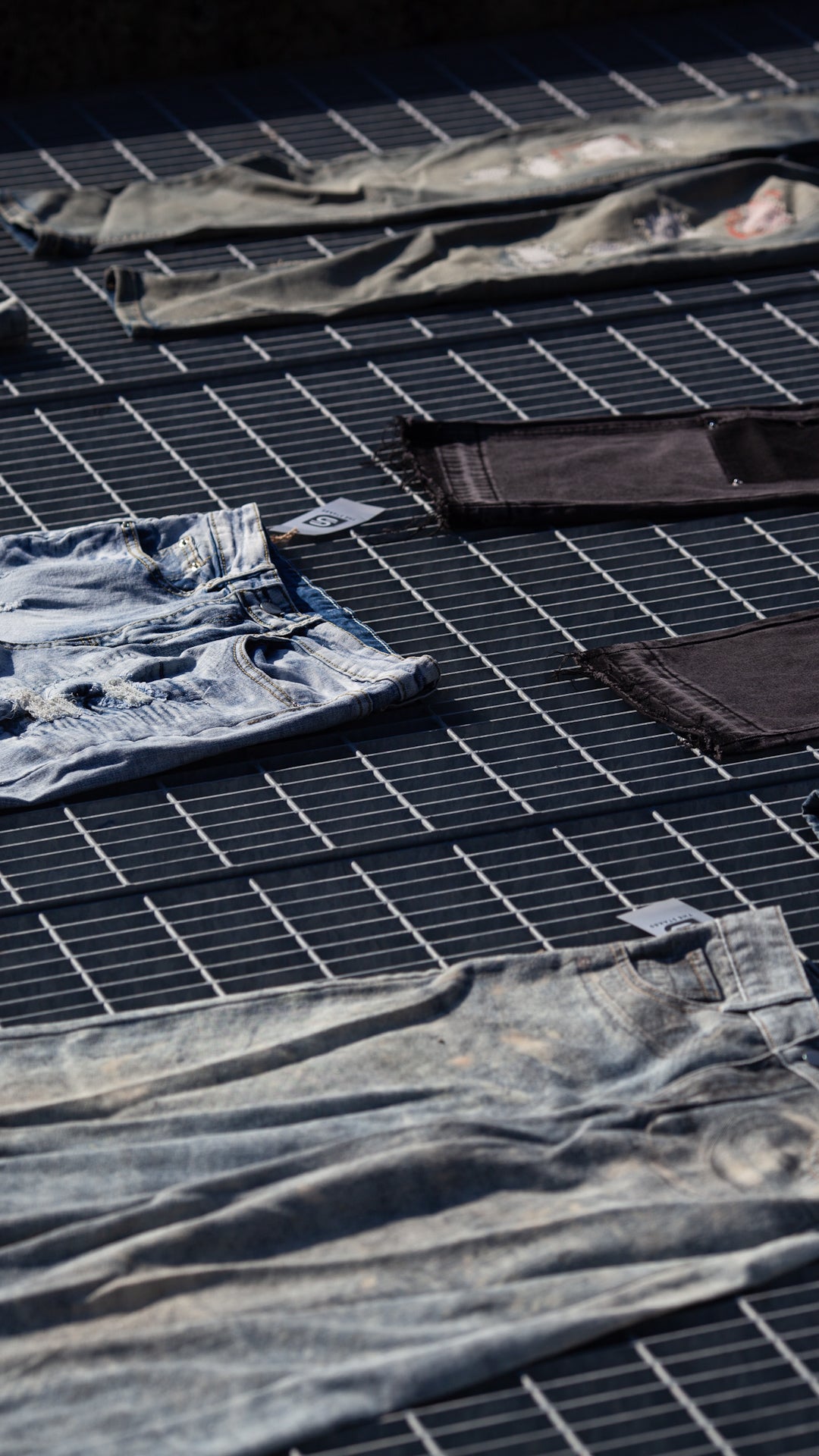 GREY SQUEEZE BAGGY JEANS