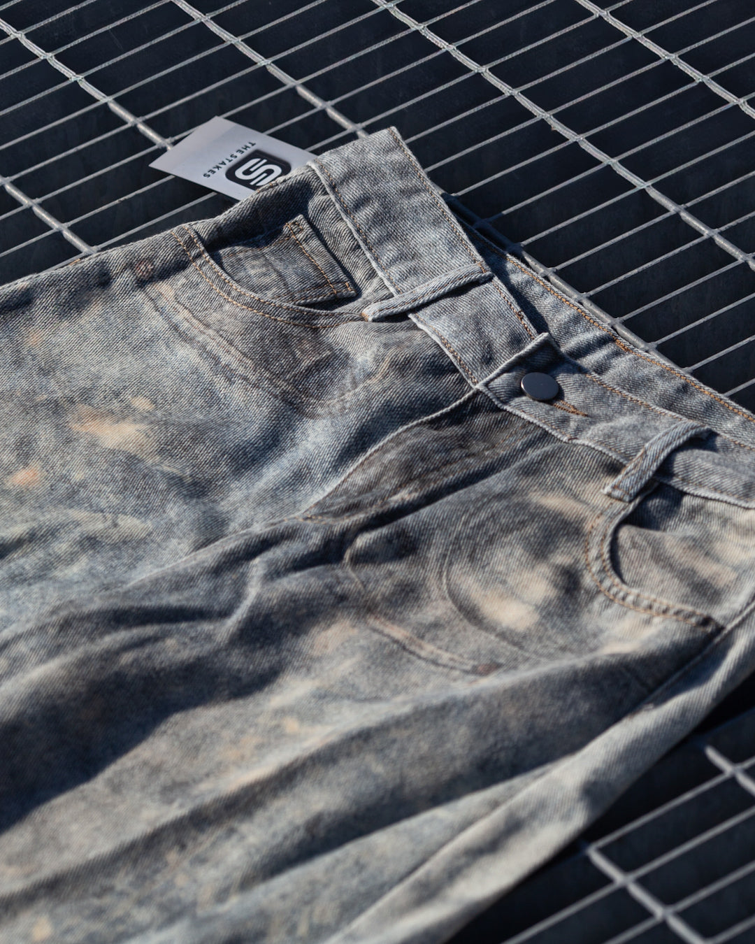 GREY SQUEEZE BAGGY JEANS